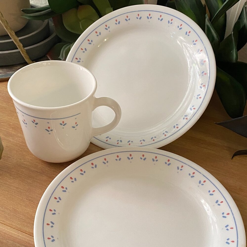 Corelle "Normandy" 2x bread plates + 1x mug
